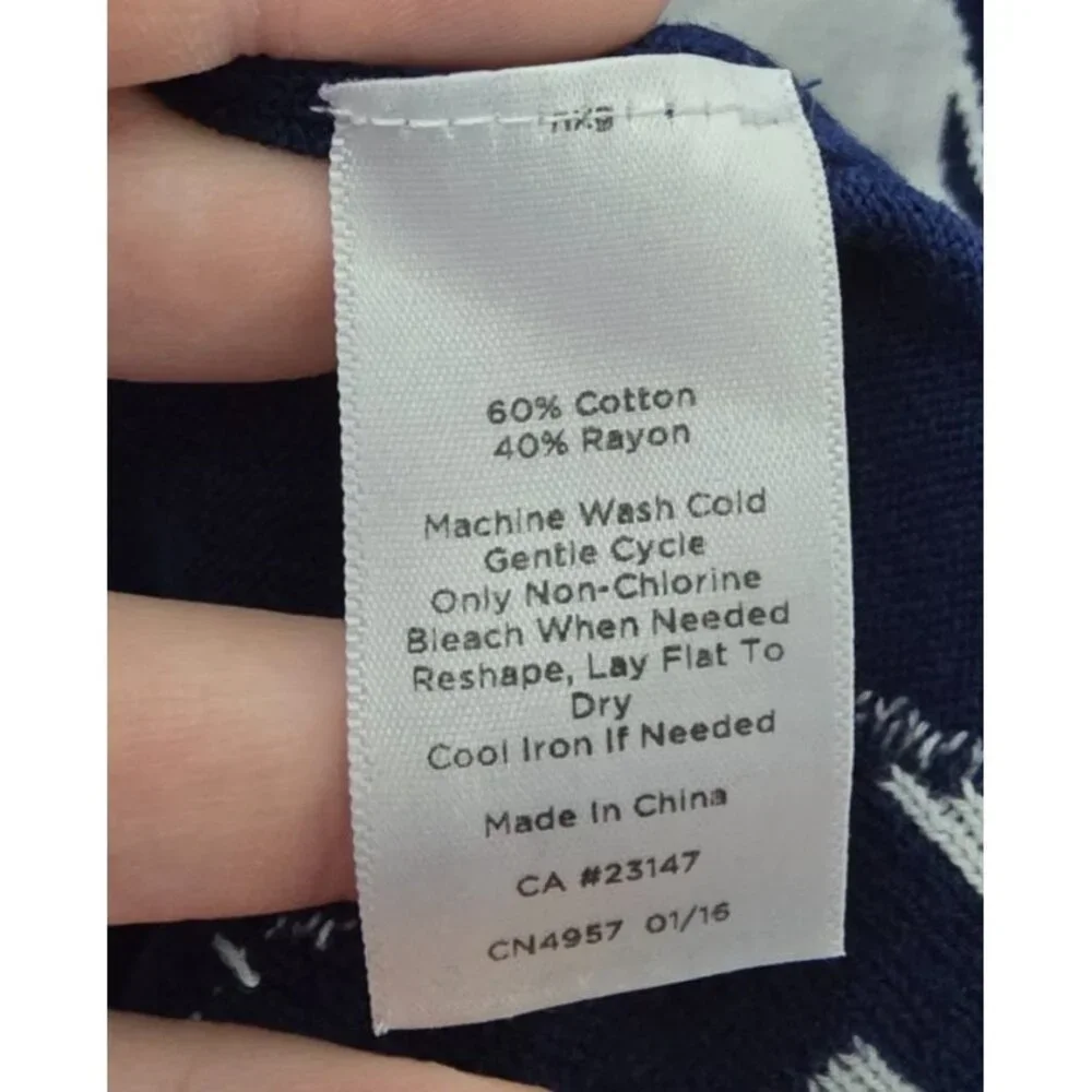 Talbots Top M Blue White Elephants Short Sleeve Comfort Business Casual Classic - Picture 8 of 10